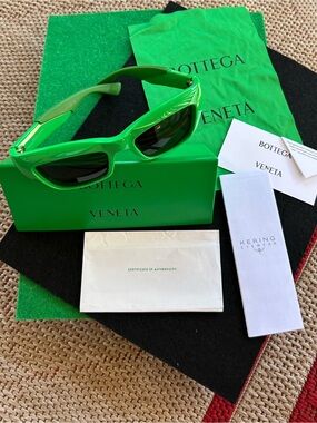 BOTTEGA VENETA (NWT) Apple Green Luxury Sunglasses